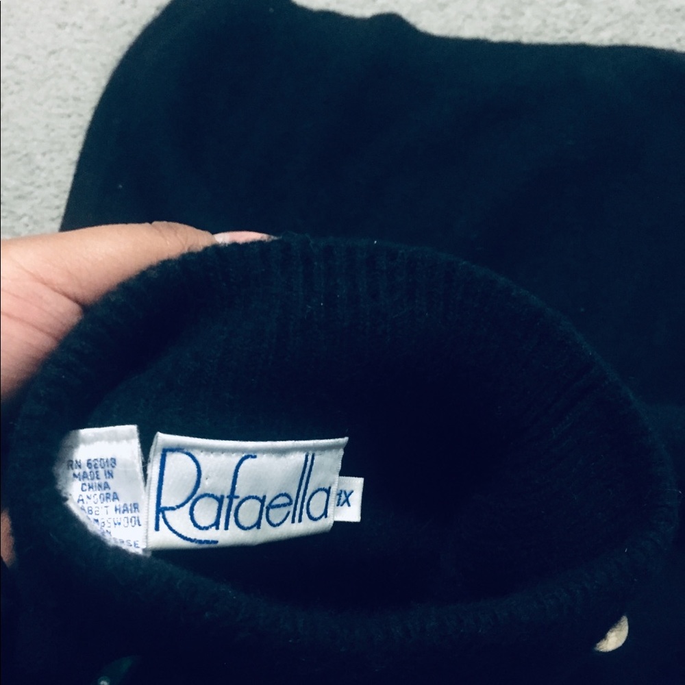Sweater - Picture 5 of 7